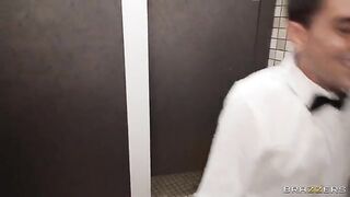 A round and juicy booty for the waiter to play with