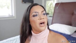 A girl is fucking with her boyfriend in the garage, but it’s banned