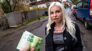 Blonde MILF agreed to fuck for money on the street