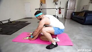 An alternative way to pump your muscles up with the help of a hot brunette