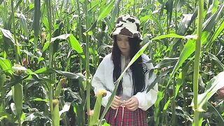 The security guard fucked a thief in the cornfield