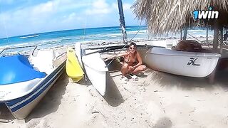 An amazing and intense sex experience on a public beach