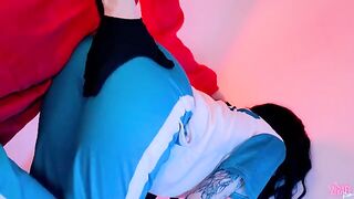 A slutty girl plays a risky game with her warden in a daring setup