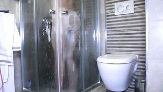 A cute amateur couple have sex right in the mouth instead of shower