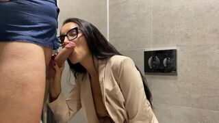 A man fucked a girl in the box without leaving