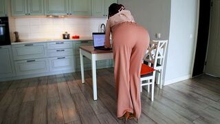A rear view that can't be ignored - Hot MILF action