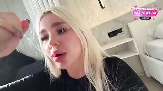 Juicy curves of a hot step sis beg for a hard cock in this steamy scene