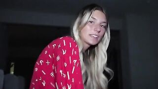 A blowjob with a homemade touch, straight from the college girl’s playbook