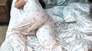 The stepmom didn’t let me sleep, so I fucked her
