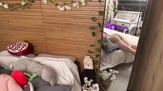 A girl took his cock in her hands as if it were a treasure, an exclusive scene