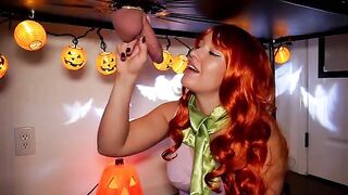 The guy made a rhythm with his lips, and Daphne moaned passionately