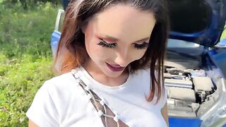 A fit girl with a perfect body had sex in the car