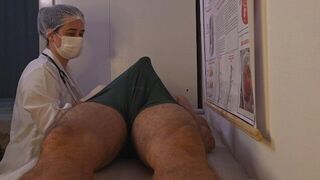Nurse gives the patient a 100% erotic treatment in a fake hospital setting