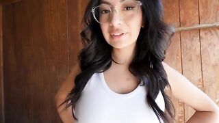 A sexy woman seduced her contractor for deep sex in the barn