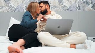 A perfect girl seduced a guy and he finished in her pussy